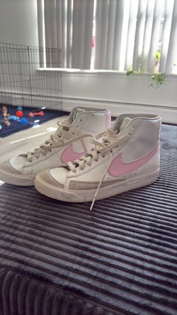 Nike Blazer Mid White Pink Sneakers