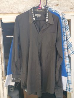 A Nice Men's Long Sleeve Button Down Top