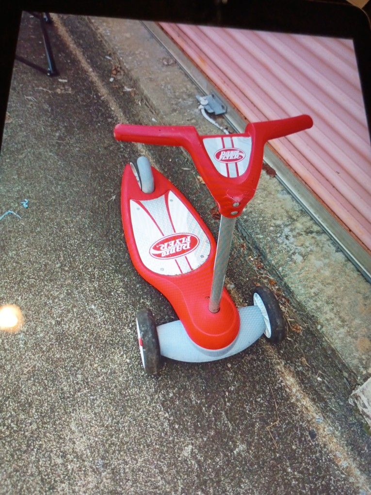 RADIO FLYER 3 WHEELED SCOO6 AGE 2-5