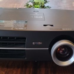 Epson Powerlite Pro Cinema Projector 3LCD 9700UB - Rarely used! Plus Extras