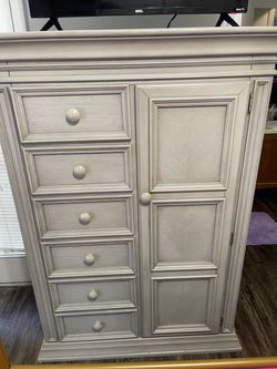 6 Drawer dresser with extra space