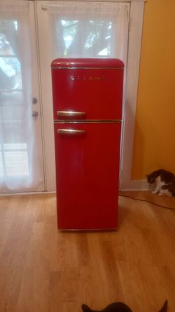 Galanz Retro 7.6cuft Fridge!