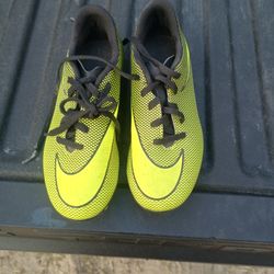 Size 3.5 Predator Nike Soccer Cleats 