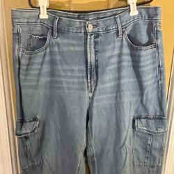 Women’s Old Navy Cargo Jeans -Size 18 - Pre Owned