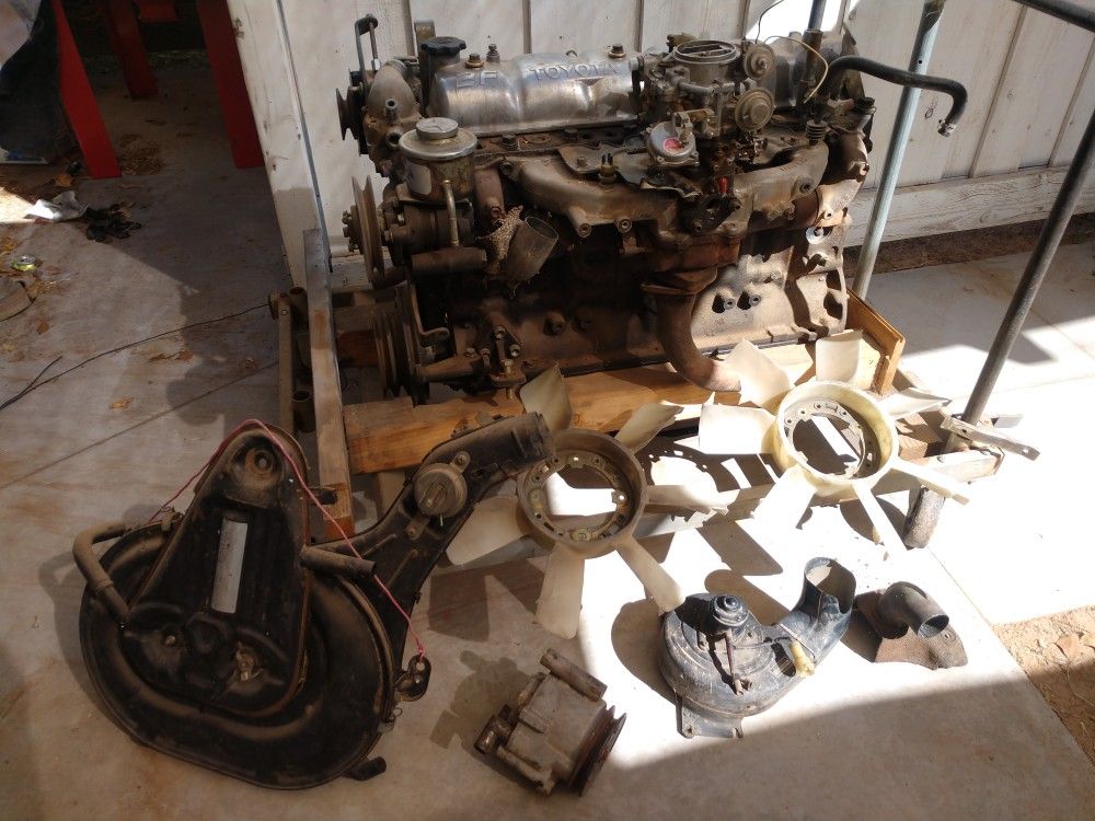 2f engine from a 1985 Toyota Land Cruiser FJ60, misc parts included