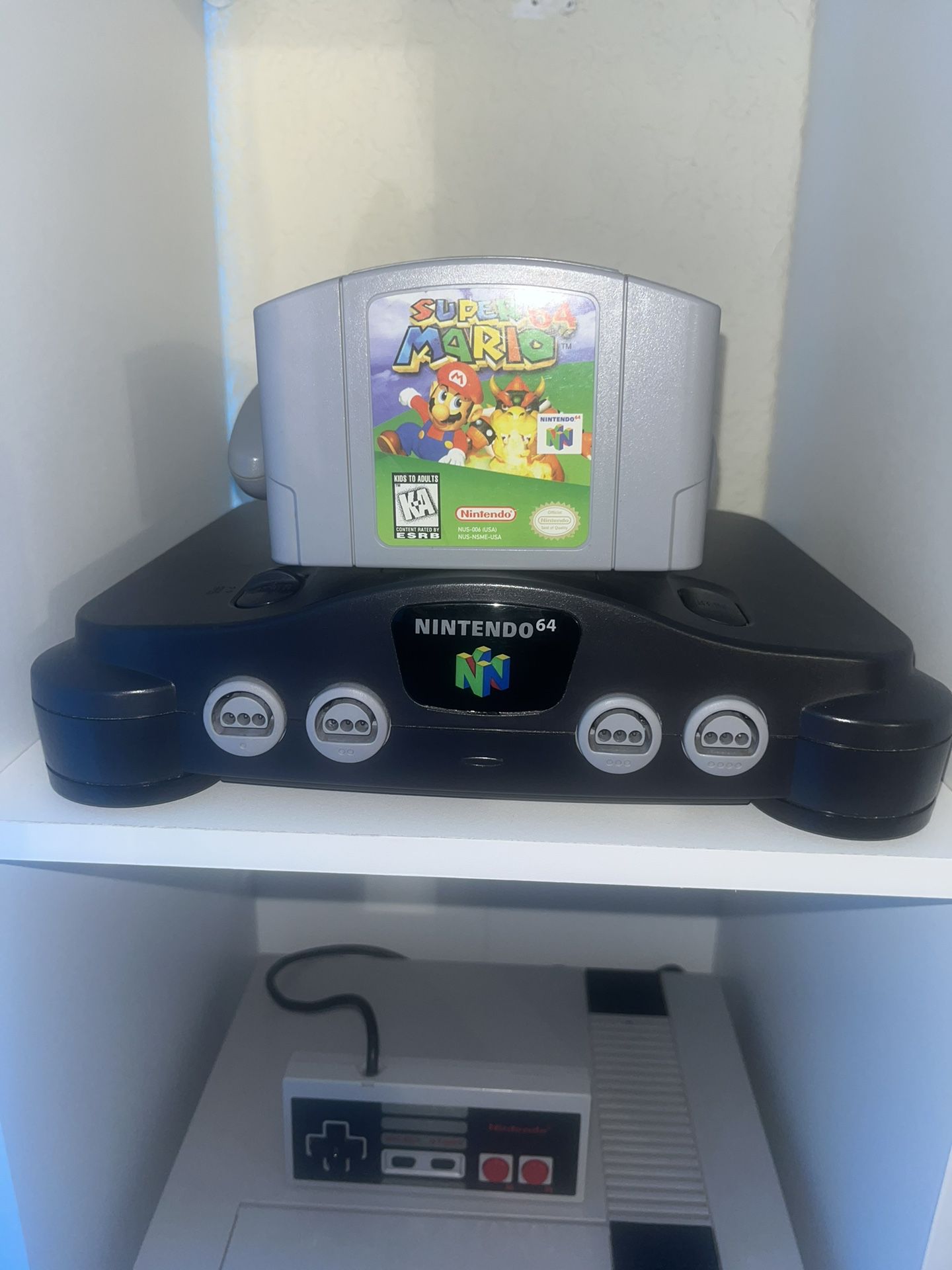 Nintendo 64, w/ Super Mario 64 