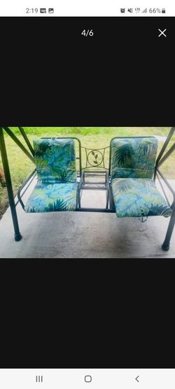 VERY STRONG FRAME SWING HAVE 2 SEAT HAVE CUP HOLDER IN CENTER..CAME WITH SUNSHADE  FRAME GREAT CONDITION