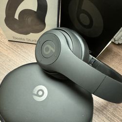 Beats By Dr Dre  Studio Pro Headphones