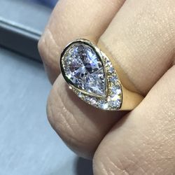 14k Yellow Gold Pear Shape Diamond Ring 💍