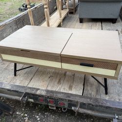 Expandable Coffee Table
