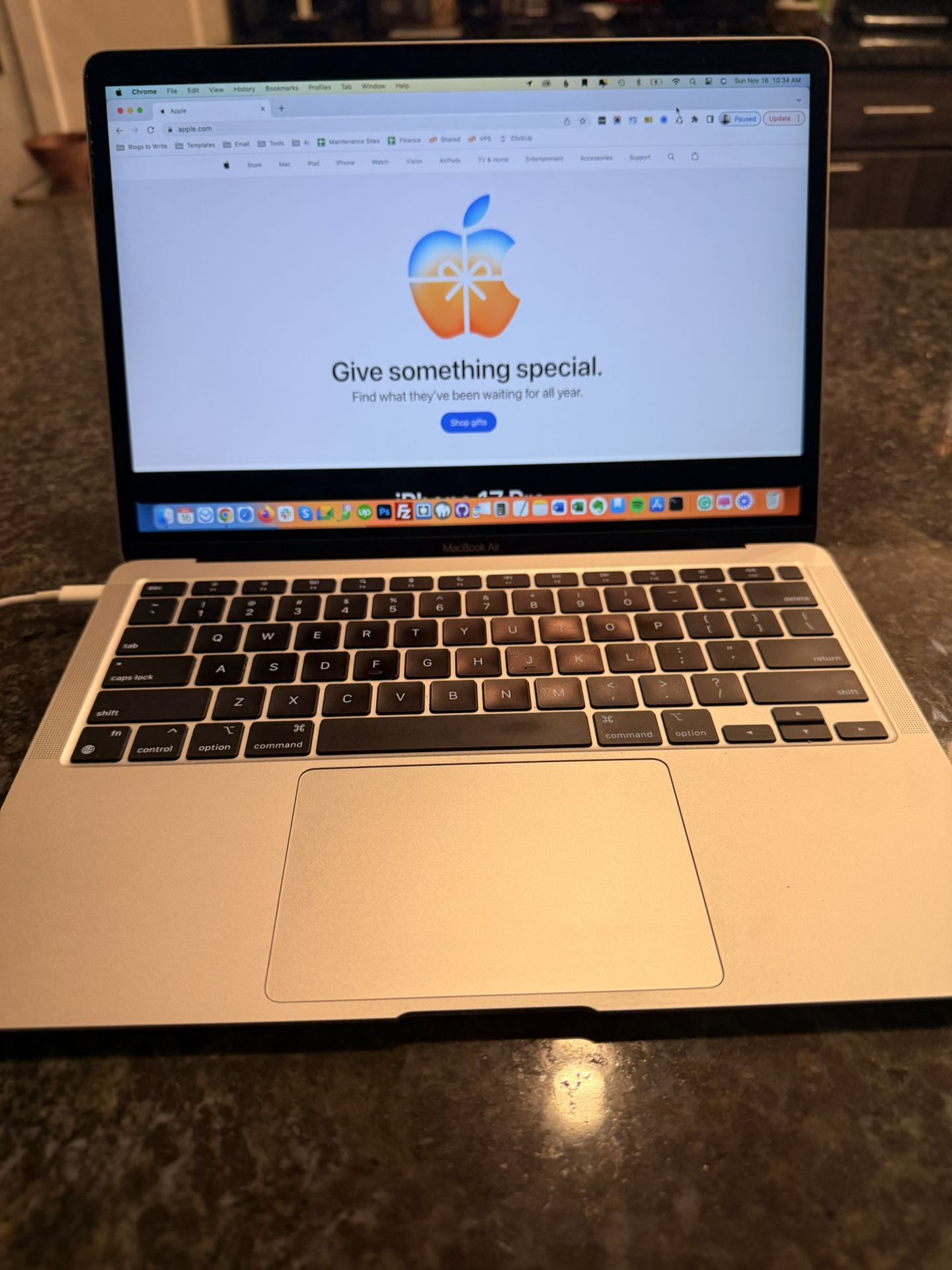 MacBook Air M1 (2020) – 16GB RAM / 512GB SSD – Excellent Condition + Box + Charger