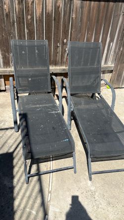 Pool lounge chairs
