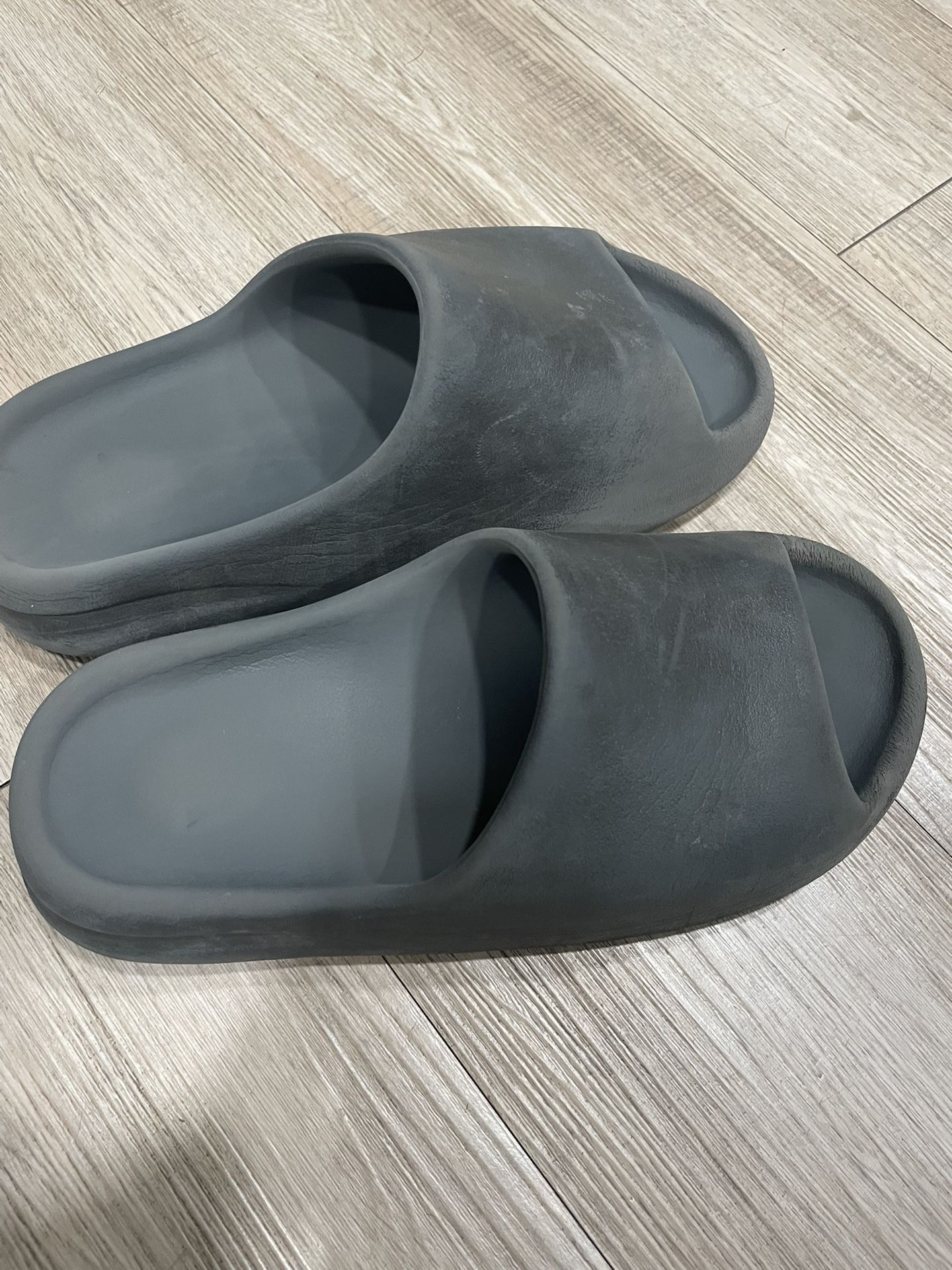 Yeezy Slides 9