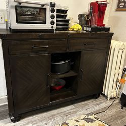 Server With drawers And Storage
