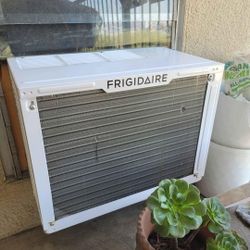 Frigidaire portable A/C unit
10,000 BTU
