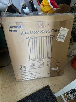Baby gate brand new in box
