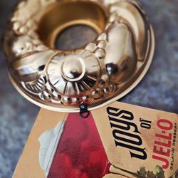 ~ vintage copper jell-o mold & 5th edition Joys of Jell-o by General Foods