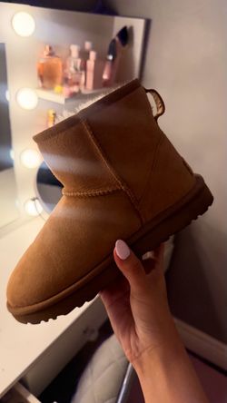 UGG Classic Ultra Mini Boot (send offers)
