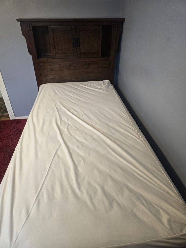 Single BED WITH MATRESS