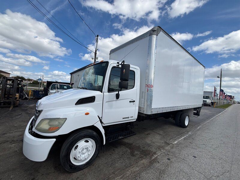 2010 HINO 185