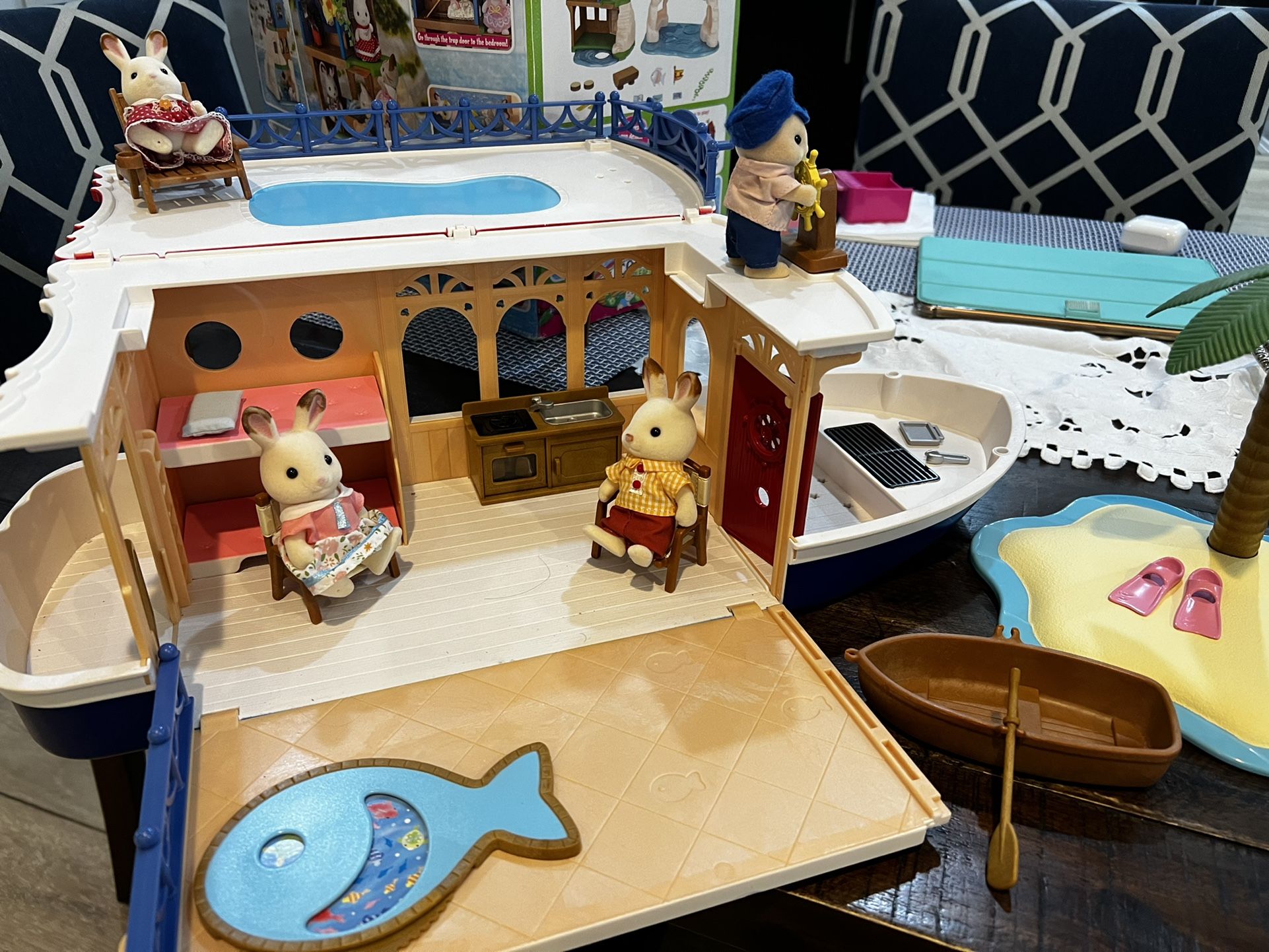 Sylvanian Families Calico Critters Seaside Cruiser Houseboat Ship Rabbit