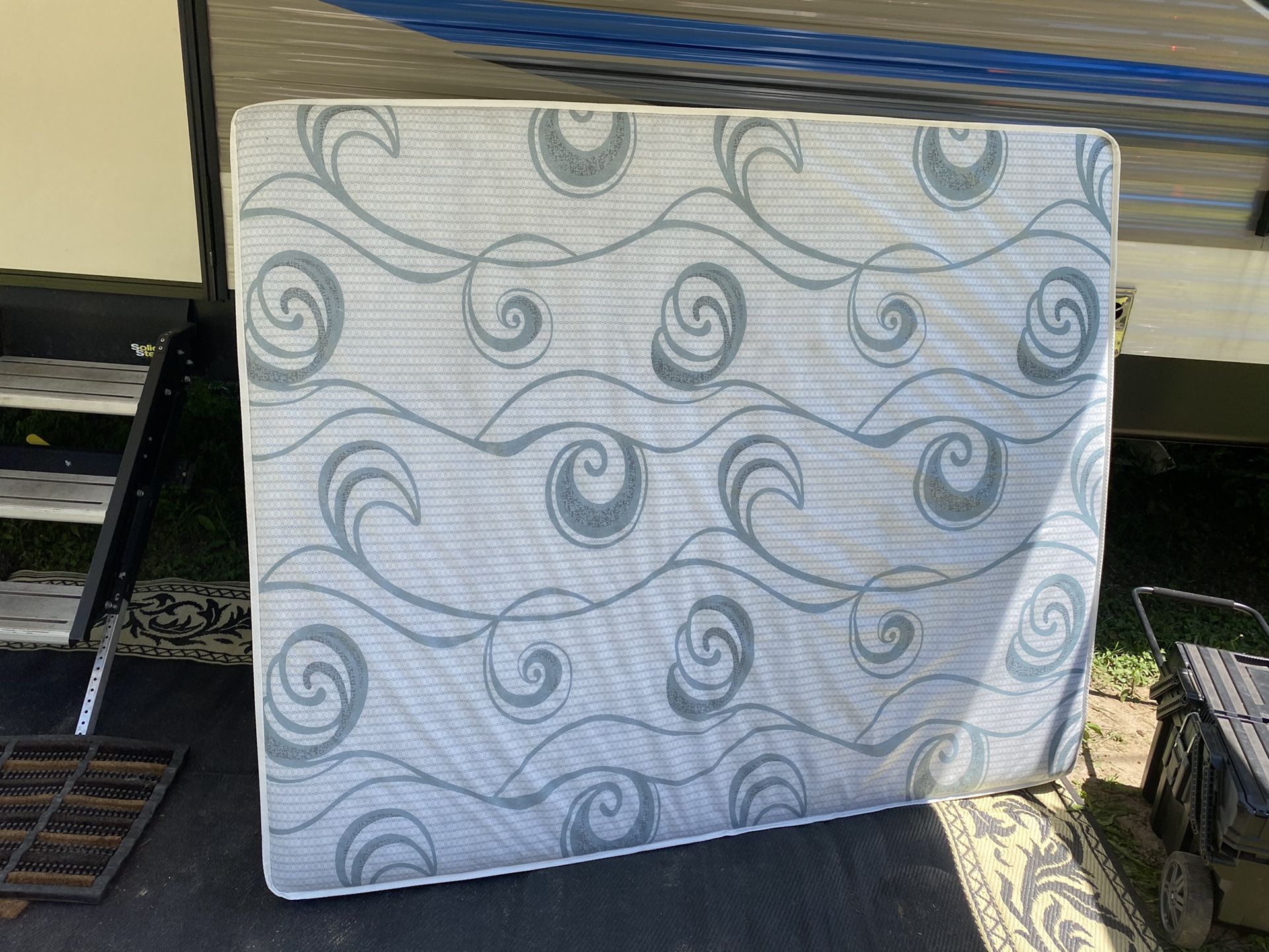 Photo Queen Camper Bed
