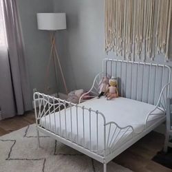 Kids Expandable Bed and Mattress