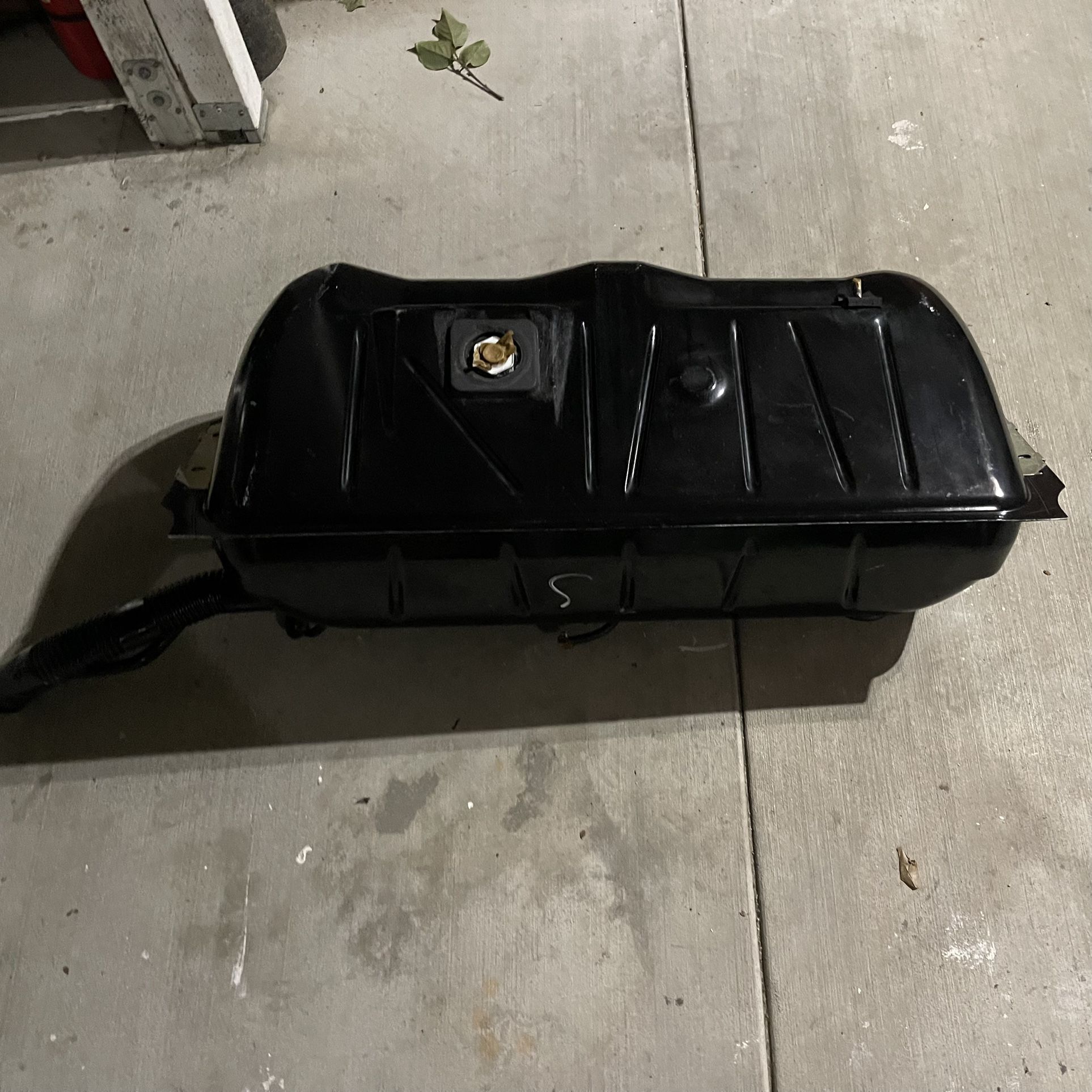 OEM Mercedes R107 Fuel Tank