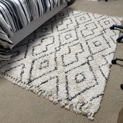Bazaar Alstead 5x7 Black And white Rug