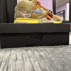 BRAND NEW NIKE  SIZE 5.5 AIR TRAINER SP