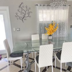 Dining table with 6 or 8 chairs