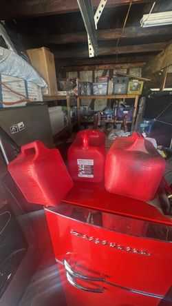 3 gas containers