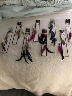 Cool Little Clip In Your Hair Feathers.  Many Colors To Choose From!  Or Use For Crafting!