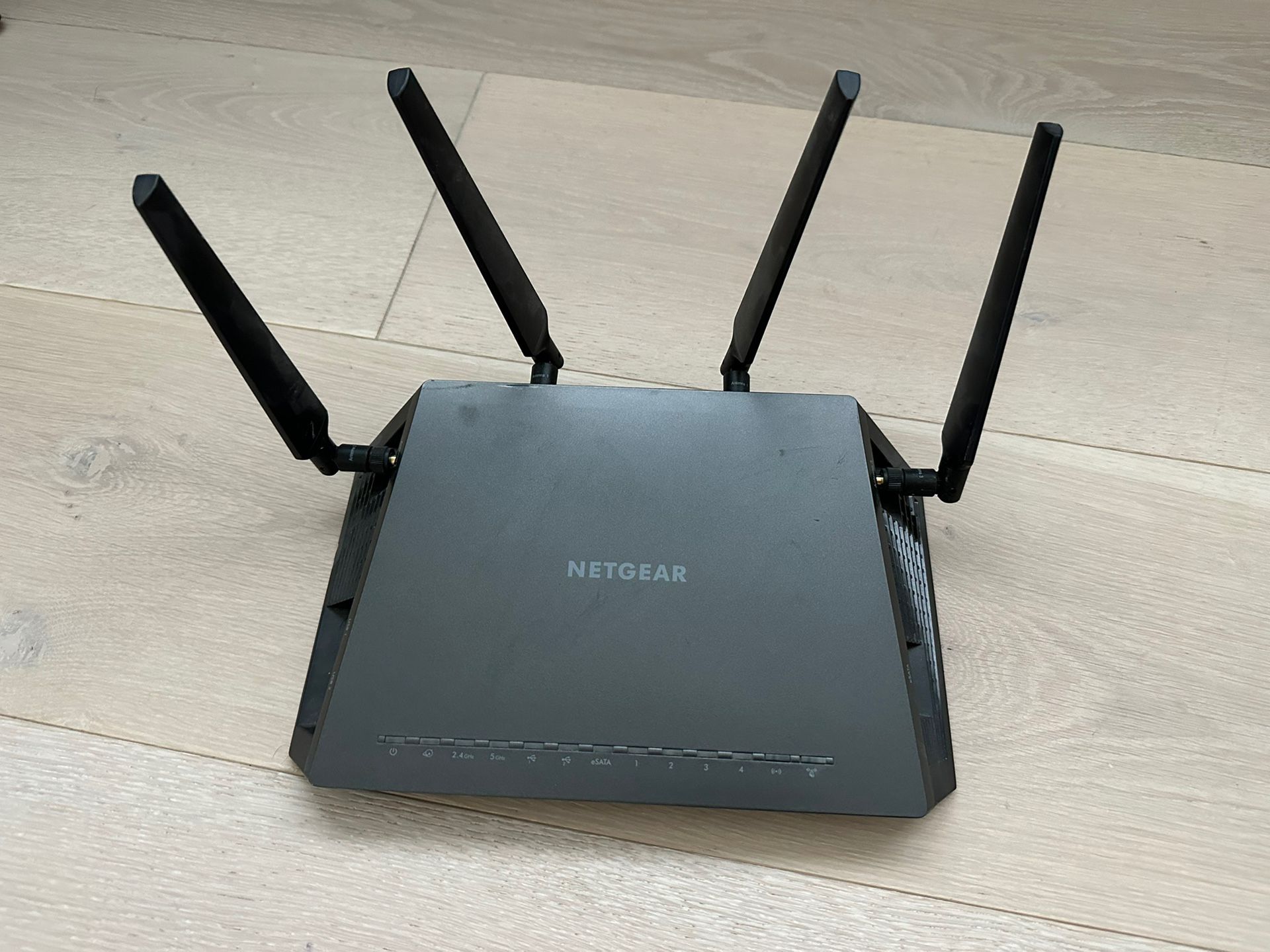 AC2600 WiFi Router (R7800) Nighthawk® X4S Dual-Band WiFi Router (up to 2.53Gbps) with MU-MIMO