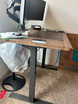 Vari desk height Adjustable office table