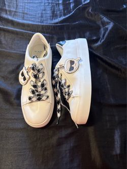 Karl Lagerfeld Paris Capree White Black Lace Up Logo Charm Sneakers Women sz 9