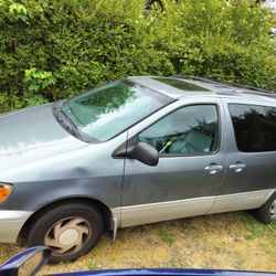 2000 Toyota Sienna