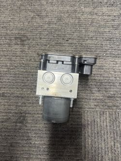 ABS Pump Modulator OEM 2017-2020 Acura NSX OEM # 57110-T6N-A040