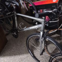 Trek 7.3 Grey 17" Hybrid