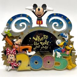 Disney Theme Parks Walt Disney World 2005 Photo Frame 4" x 6" Mickey Goofy
