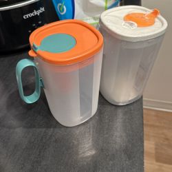 2- 2 Liter Water/Tea Pitchers