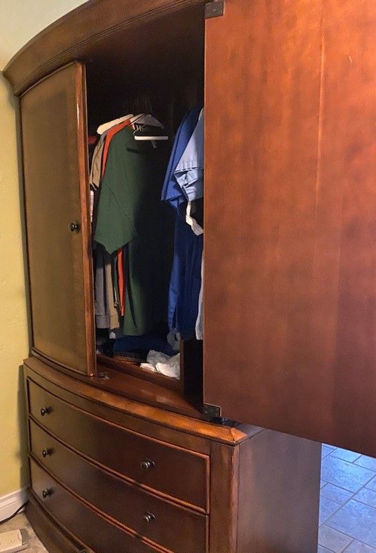 Armoire. FREE