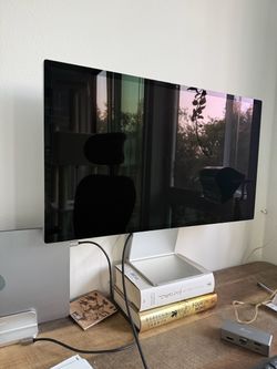 Apple Studio Display (27” 5K) – Like New