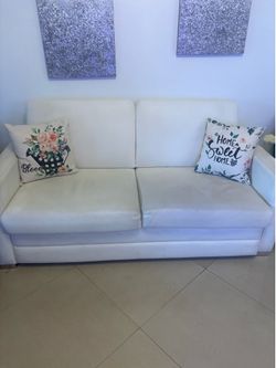 Bed sofa queen size, leather in good condition from Dorado furniture,