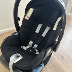 Cybex Q cloud Infant Carseat with base
