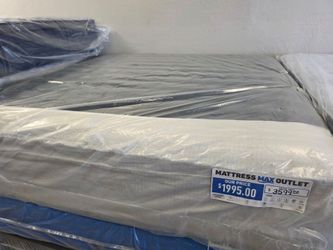 Beautyrest World Class level 3 Pillowtop King Mattress New!