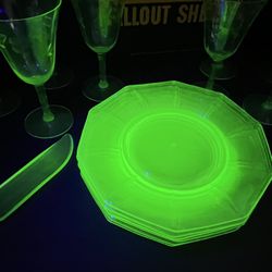 VTG 1920s set of 6 Uranium Glass Decagon Plates Cambridge Glass Co