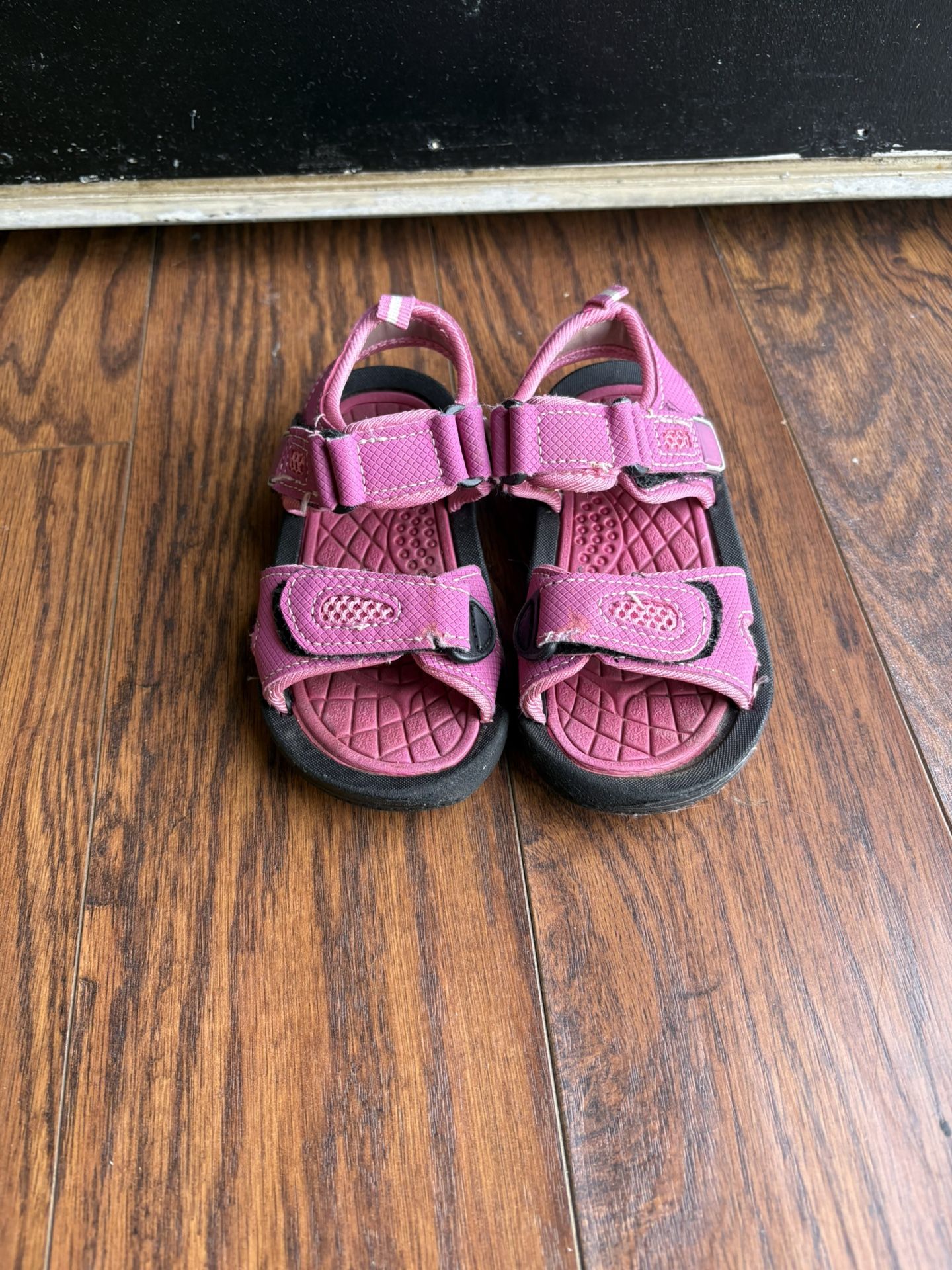 Nice sandals - Size 7/8