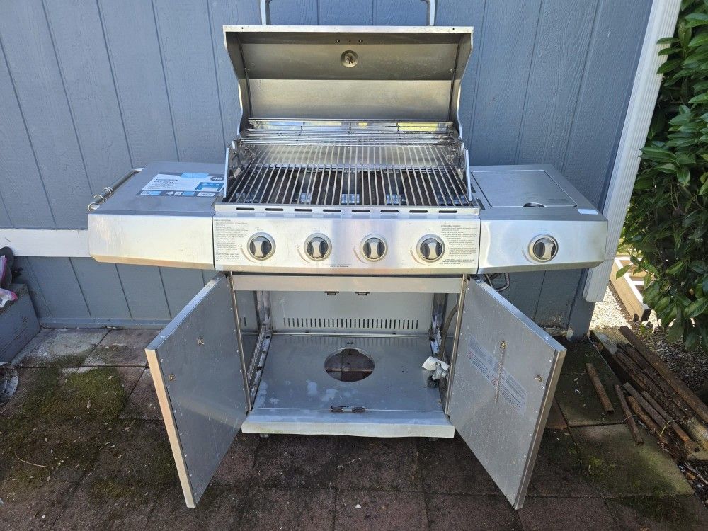 BHG 4 burner Grill