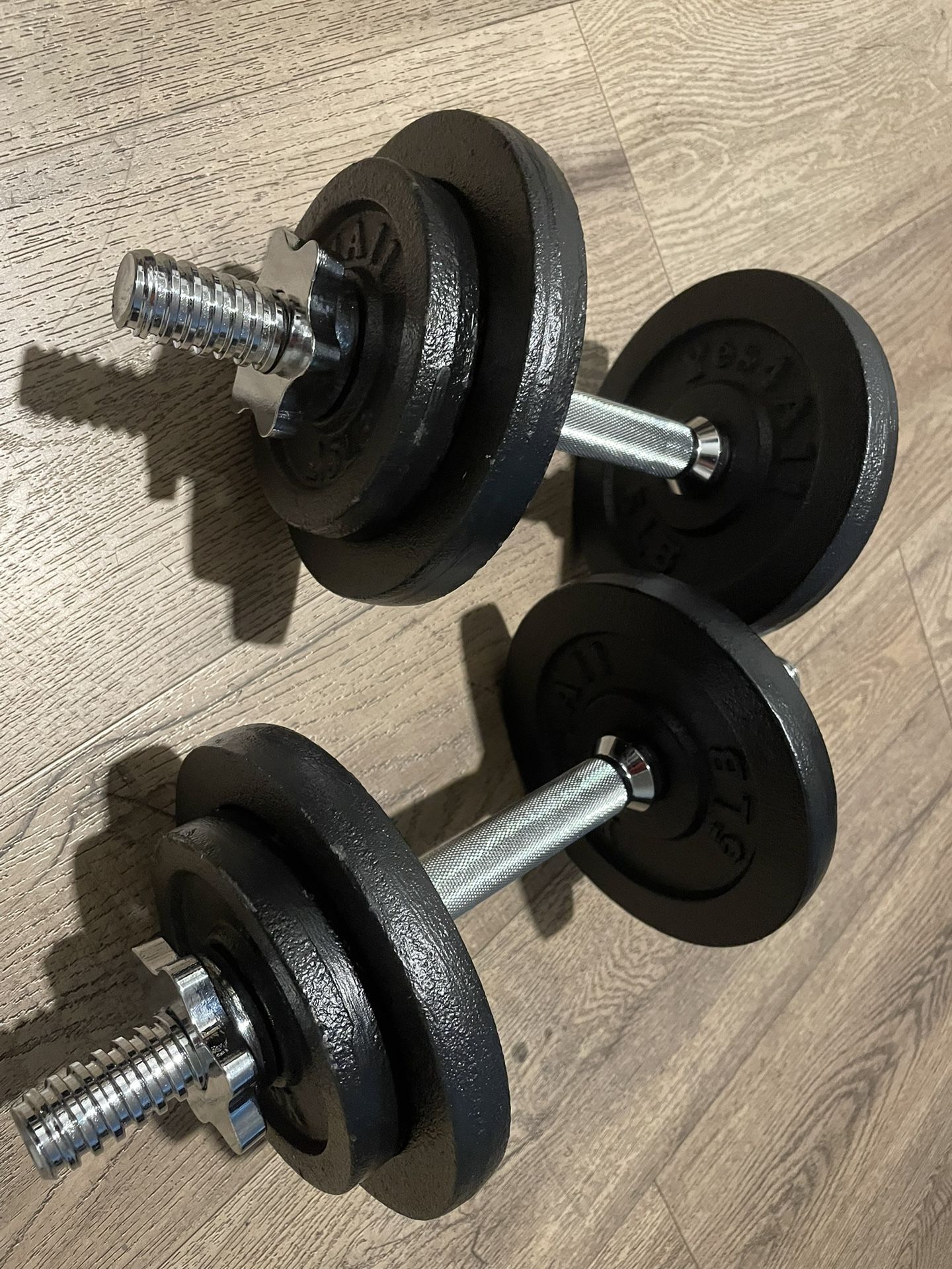Set Of Adjustable Cast Iron Dumbbells  20 lbs Each [total: 40 lbs] 